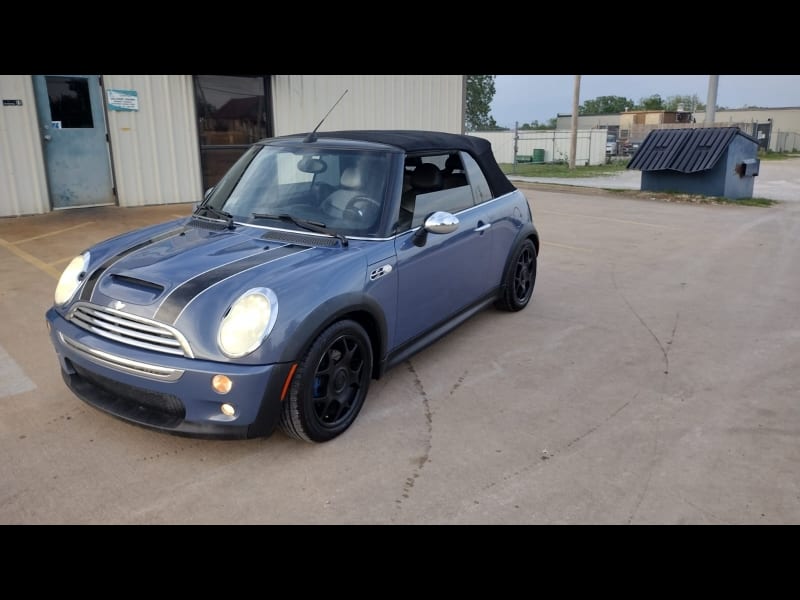 Mini Cooper Convertible 2005 price $4,500