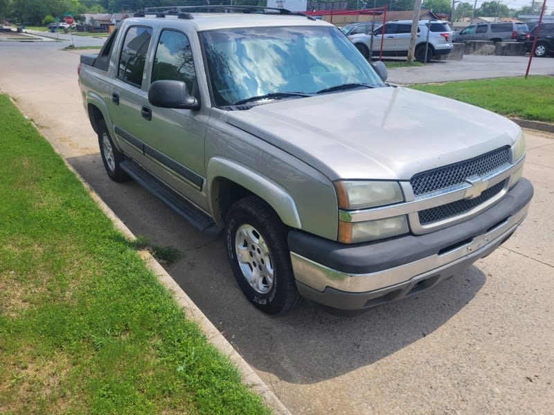 Chevrolet Avalanche 2005 price $7,999