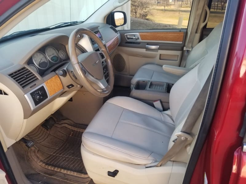 Chrysler Town & Country 2008 price $5,000