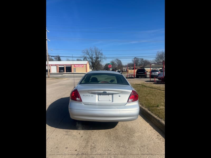 Ford Taurus 2001 price $3,000