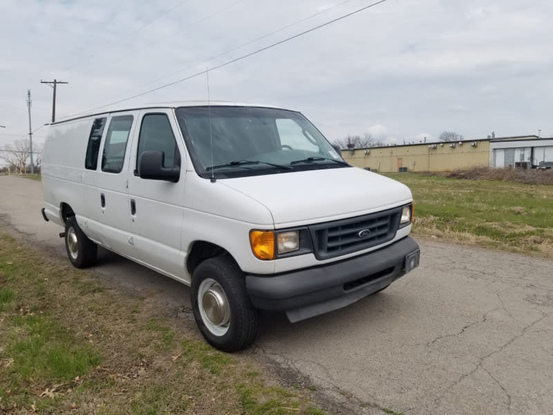 Ford Econoline Cargo Van 2003 price $2,999