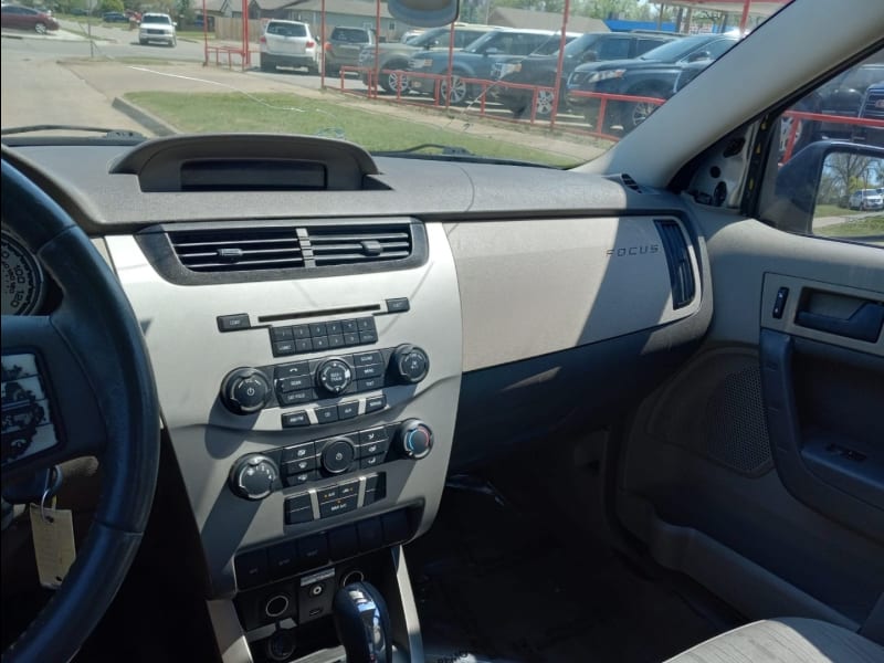 Ford Focus 2009 price $3,999