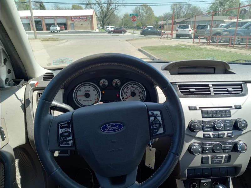 Ford Focus 2009 price $3,999