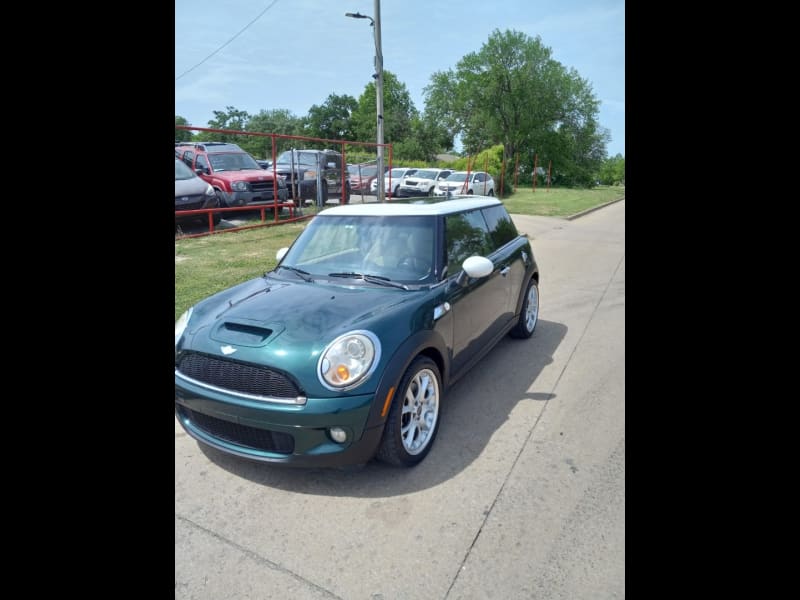 Mini Cooper Hardtop 2007 price $5,000