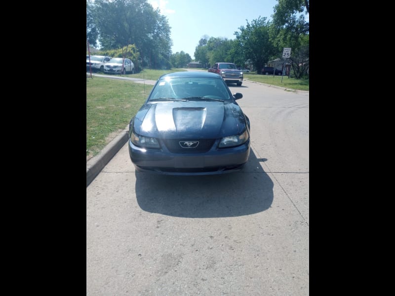 Ford Mustang 2002 price $4,000