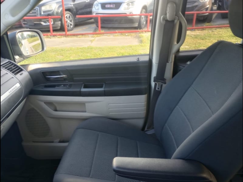 Dodge Grand Caravan 2009 price $6,000