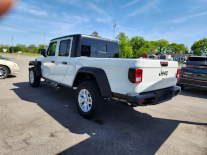 Jeep Gladiator 2023 price $35,999