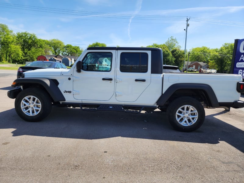 Jeep Gladiator 2023 price $35,999