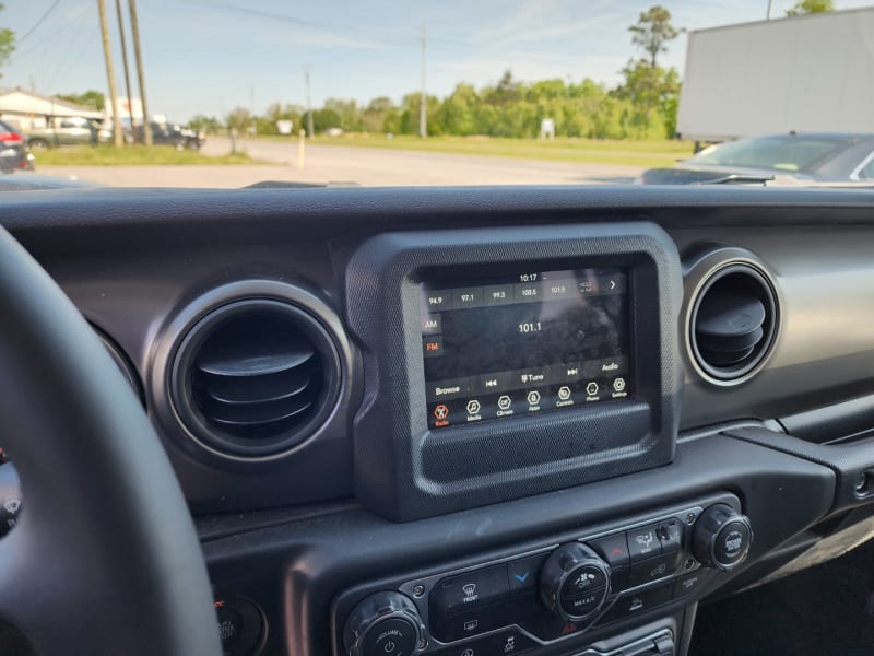 Jeep Gladiator 2023 price $35,999