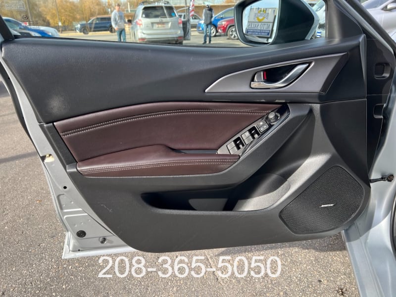 Mazda Mazda3 2018 price $19,995