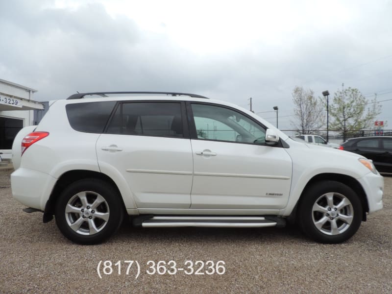 Toyota RAV4 2009 price $8,800