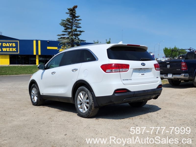 Kia Sorento 2018 price $20,295