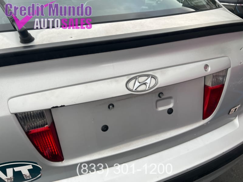 Hyundai Elantra 2003 price $2,999