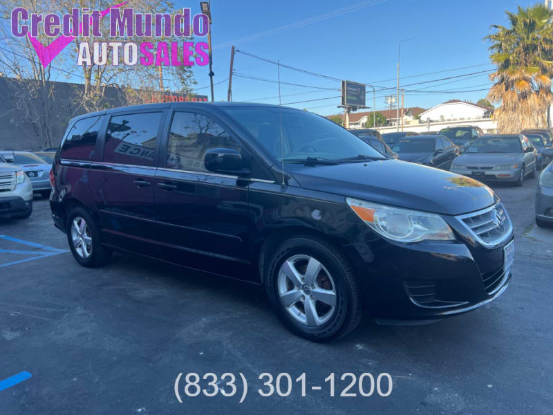 Volkswagen Routan 2010 price $7,999