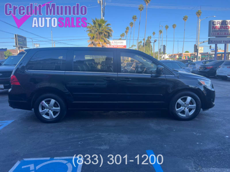 Volkswagen Routan 2010 price $7,999