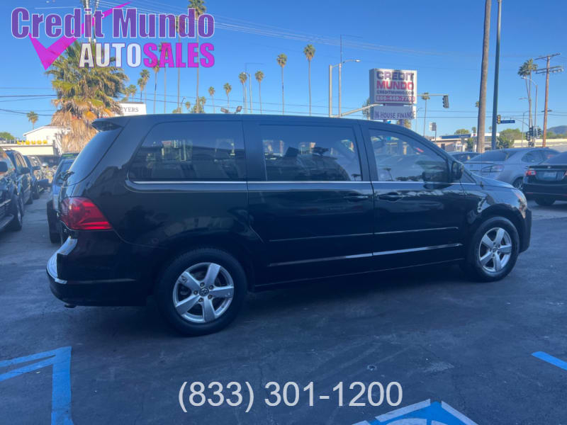 Volkswagen Routan 2010 price $7,999