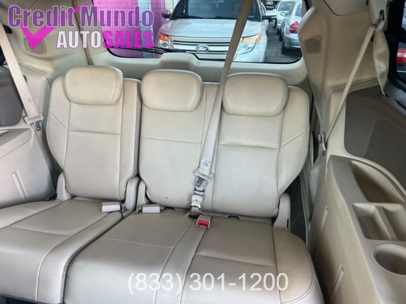 Volkswagen Routan 2010 price $7,999