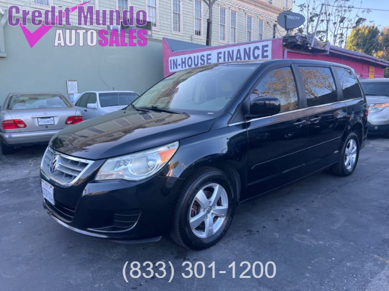 Volkswagen Routan 2010 price $7,999