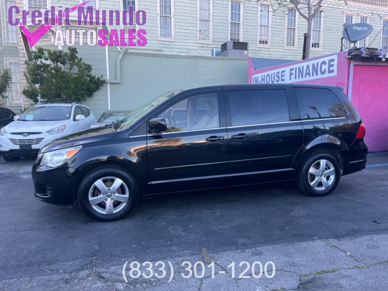 Volkswagen Routan 2010 price $7,999