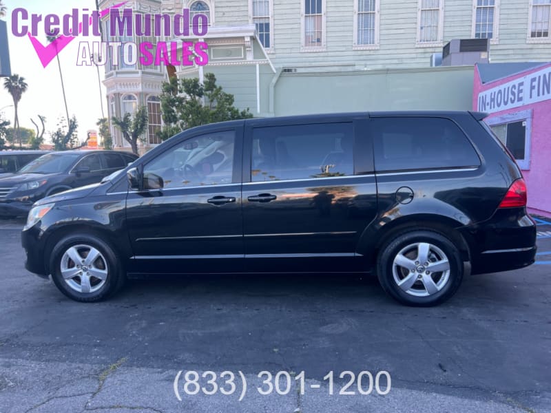 Volkswagen Routan 2010 price $7,999