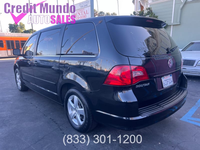 Volkswagen Routan 2010 price $7,999