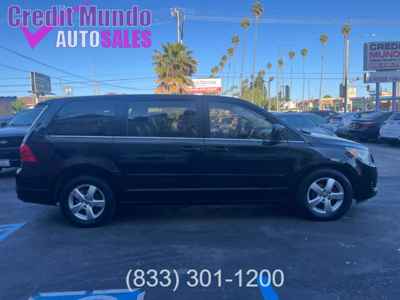 Volkswagen Routan 2010 price $7,999