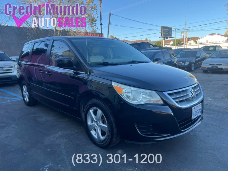 Volkswagen Routan 2010 price $7,999