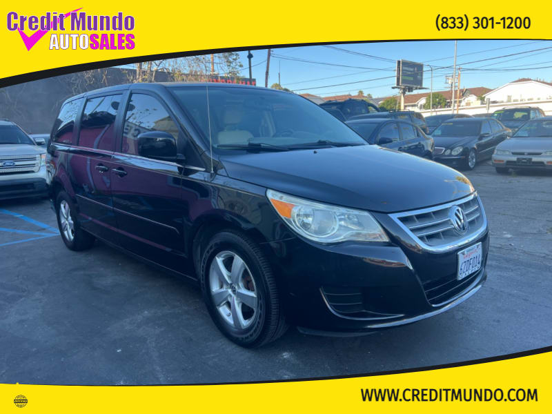 Volkswagen Routan 2010 price $7,999