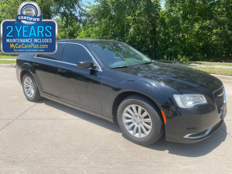 Chrysler 300 2019 price $17,995