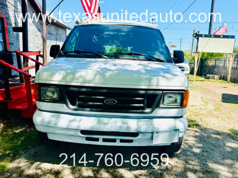 Ford Econoline Cargo Van 2005 price $8,950