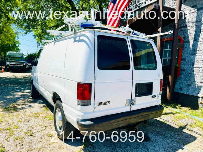 Ford Econoline Cargo Van 2005 price $8,950