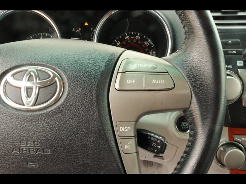 Toyota Highlander 2009 price $8,890