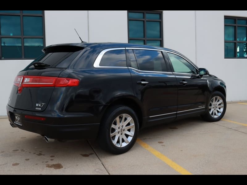 Lincoln MKT 2019 price $12,590