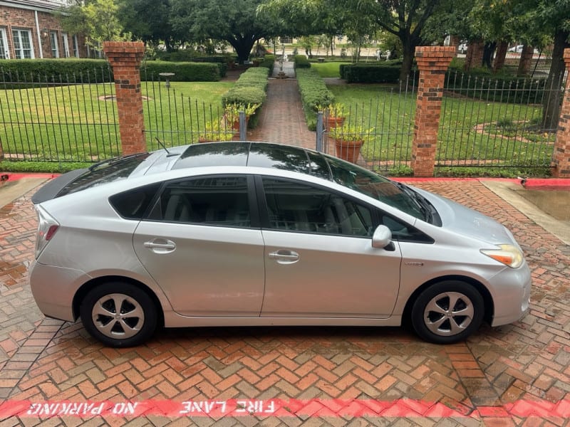 Toyota Prius 2013 price $8,998