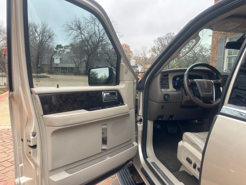 Lincoln Navigator L 2017 price $11,998