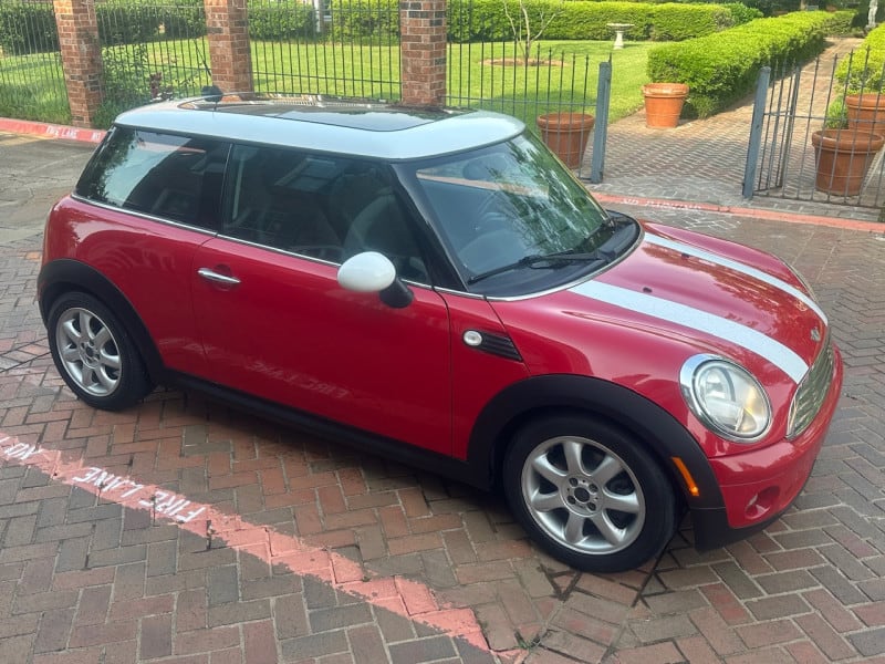 Mini Cooper Hardtop 2010 price $6,998