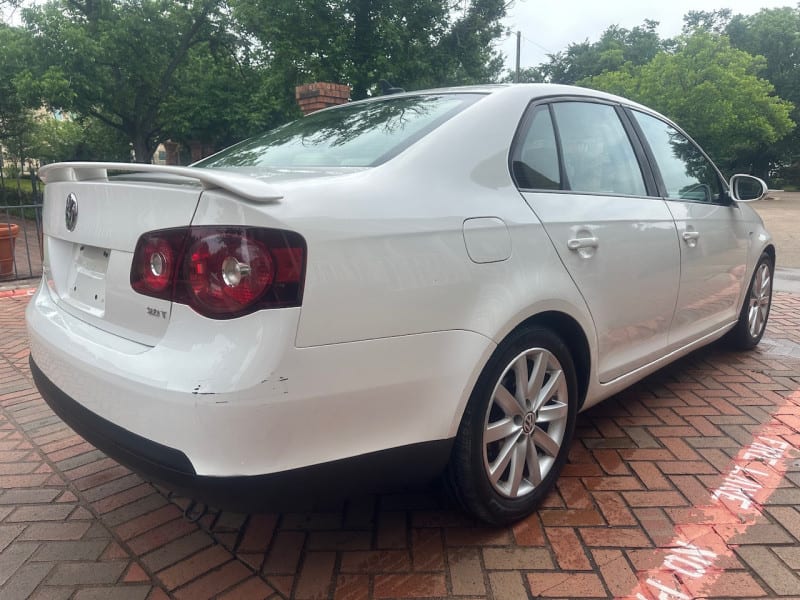 Volkswagen Jetta Sedan 2010 price $2,298