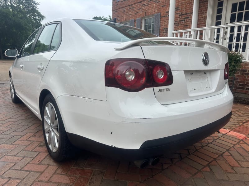 Volkswagen Jetta Sedan 2010 price $2,298