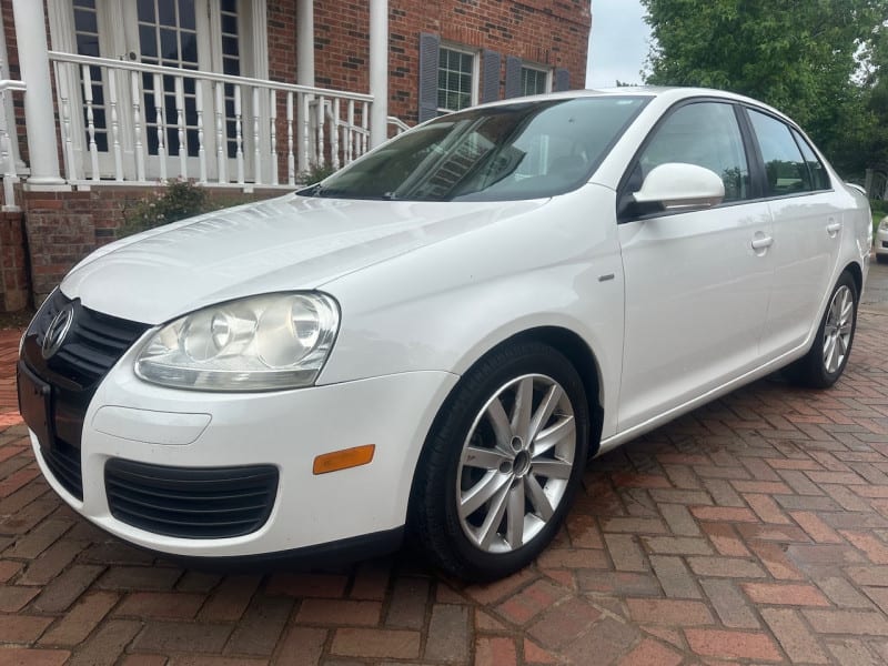 Volkswagen Jetta Sedan 2010 price $2,298