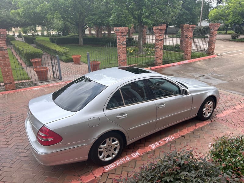 Mercedes-Benz E-Class 2004 price $2,998