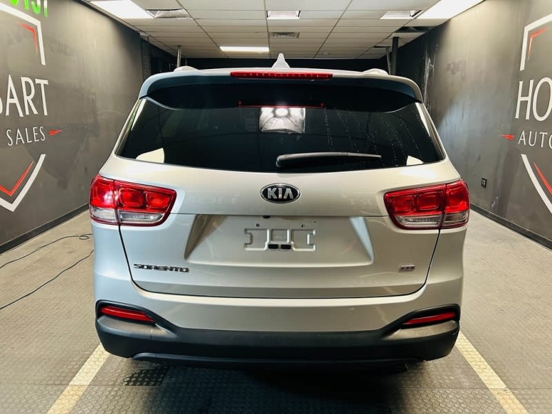 Kia Sorento 2018 price Call for Pricing.