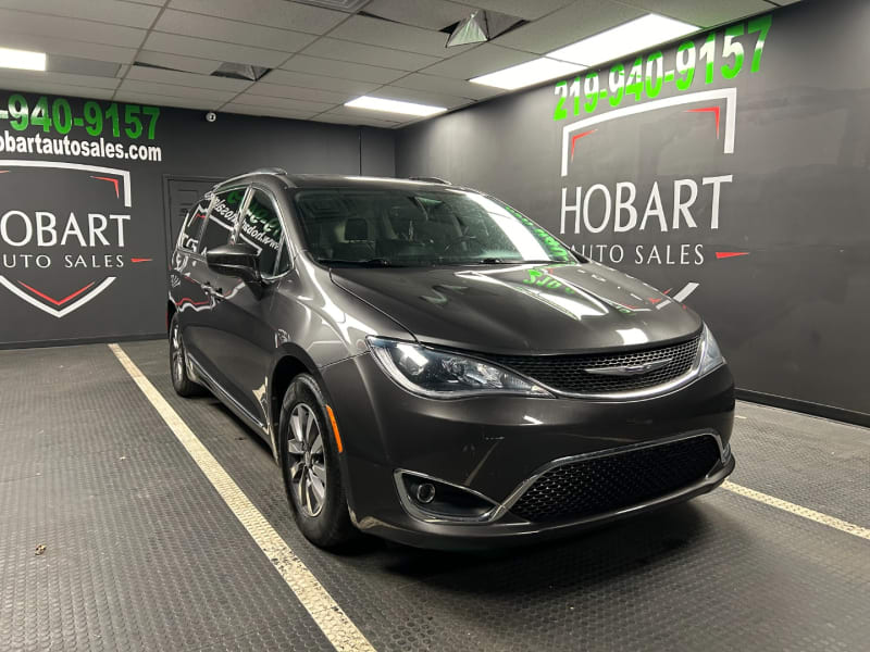 Chrysler Pacifica 2019 price $23,135