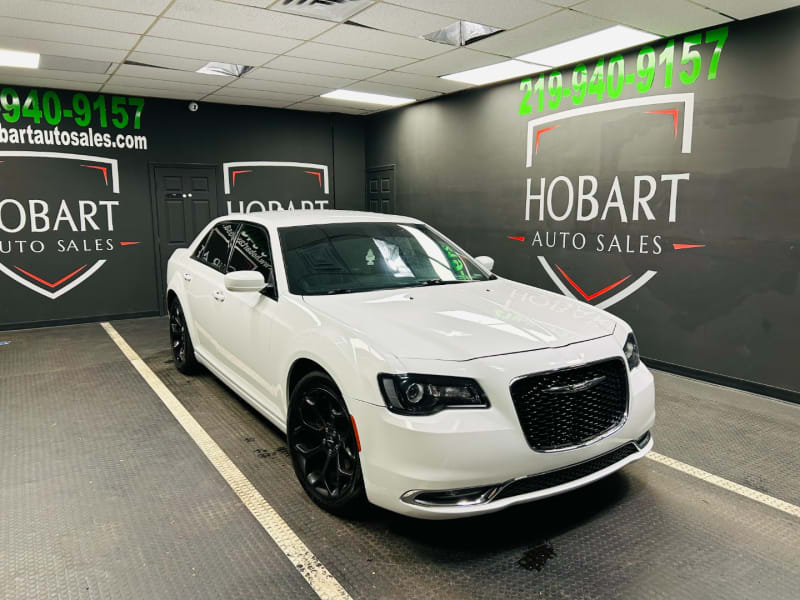 Chrysler 300 2019 price $20,615