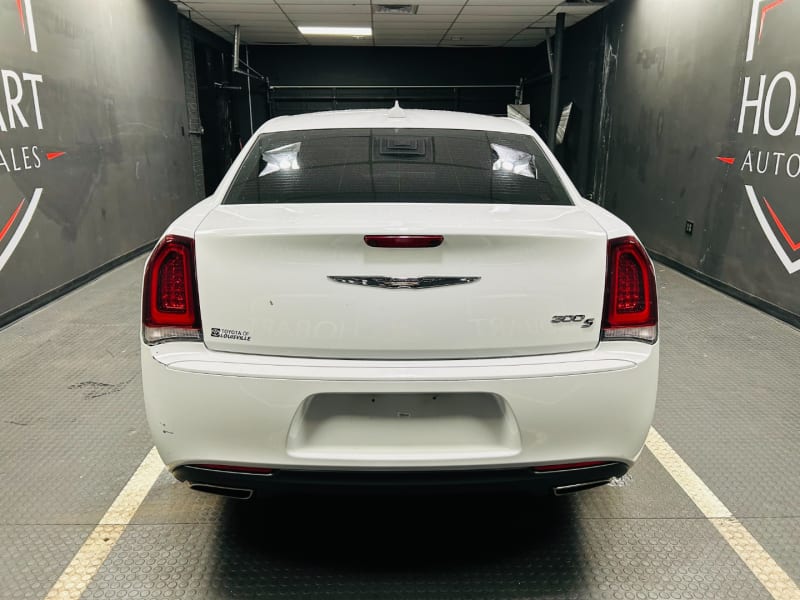 Chrysler 300 2019 price $20,615