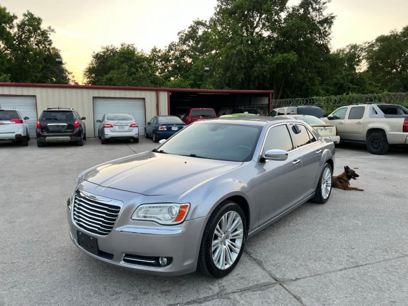 Chrysler 300 2011 price $13,500