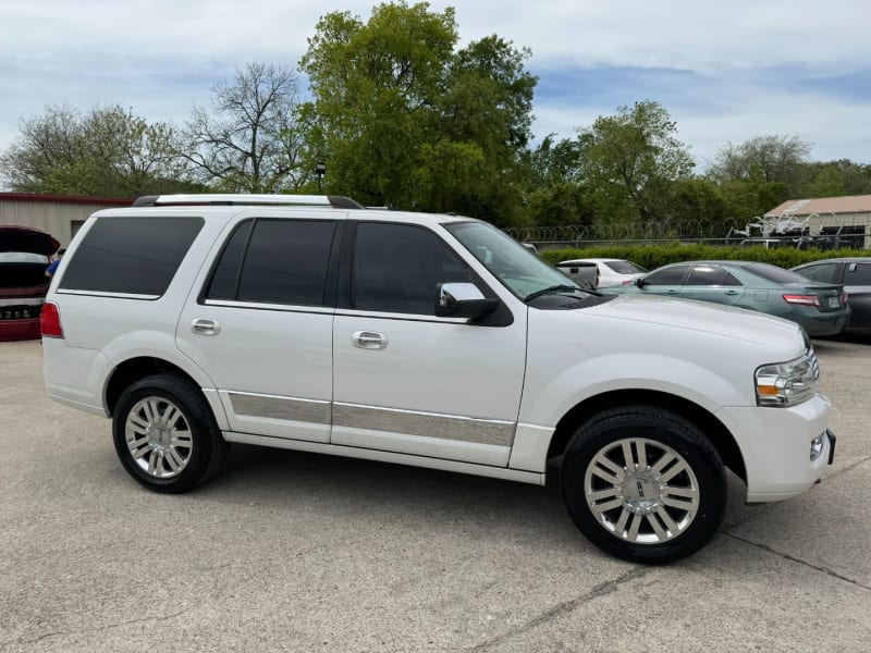 Lincoln Navigator 2012 price $14,999