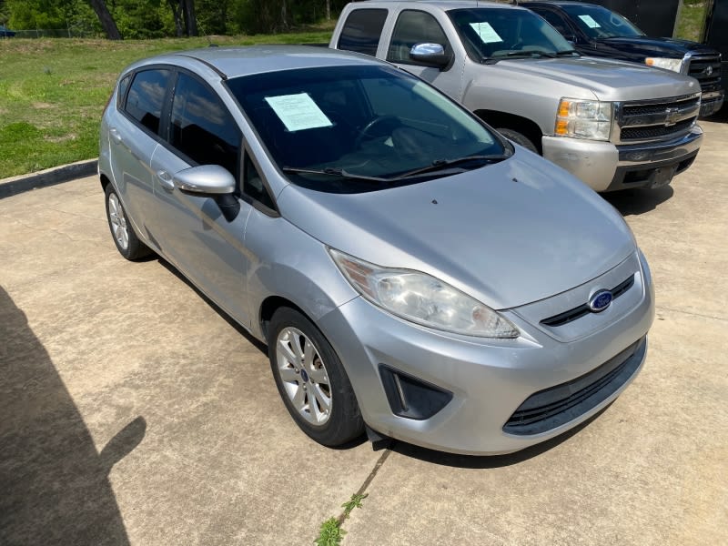 FORD FIESTA 2013 price $8,000 Cash