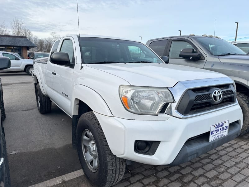 Toyota Tacoma 2013 price $14,000