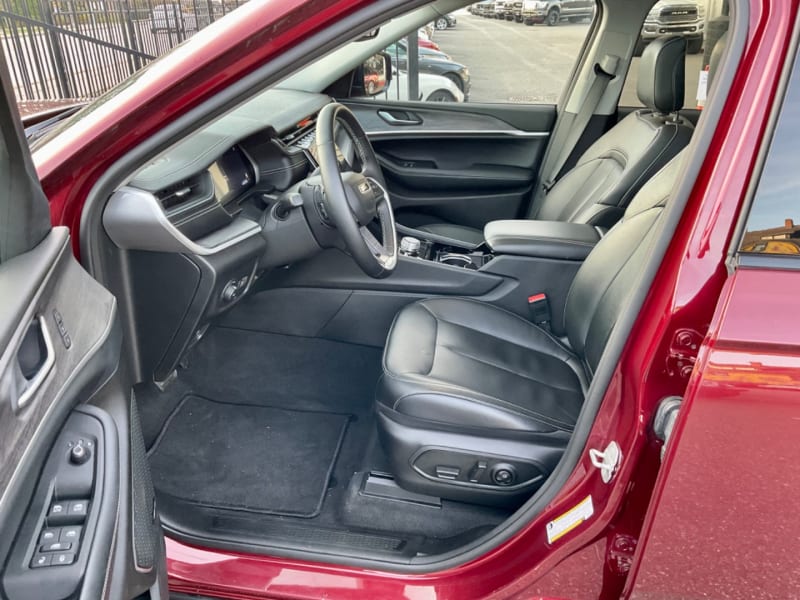 Jeep GRAND CHEROKEE 2022 price $49,995