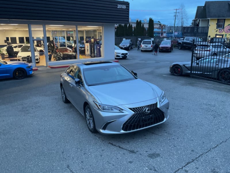 Lexus ES 2022 price $43,995